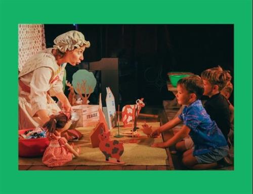 הצגה בספרייה لوسي والقنفذ
