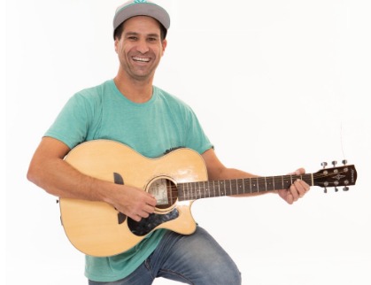 ילד רוק&רול עם בנג'ו והגיטרה- גילי 2-4