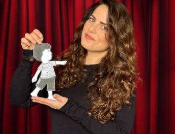 ההצגה "איתמר מטייל על קירות"