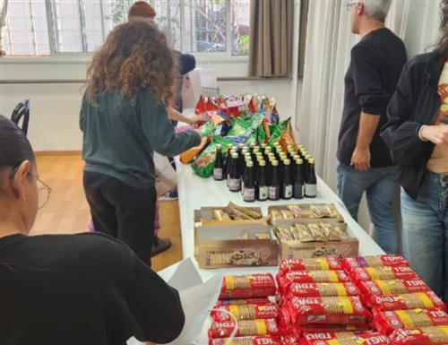 אריזות של אהבה לותיקי וותיקות השכונה