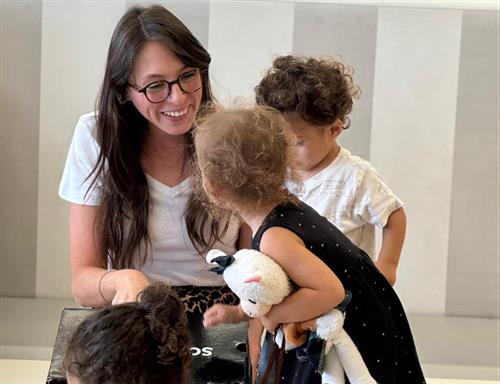 גן חיפושיות ביחד: יוני - עמידה-שלוש