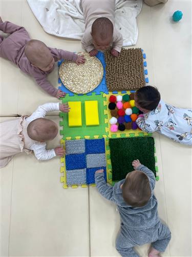 בייבי מונטיסורי | חודשיים עד זחילה