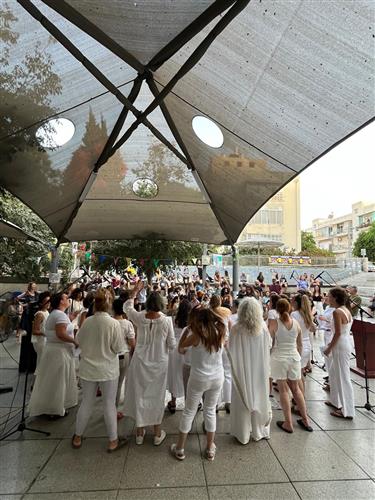 שקיעה ברחבה: מופעי סוף שנה ברחבה
